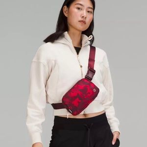 New Year Everywhere Belt Bag 1L
rabbit all over print red